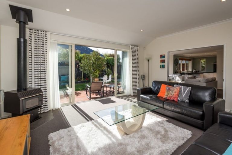 Photo of property in 48 Titirangi Crescent, Parklands, Christchurch, 8083