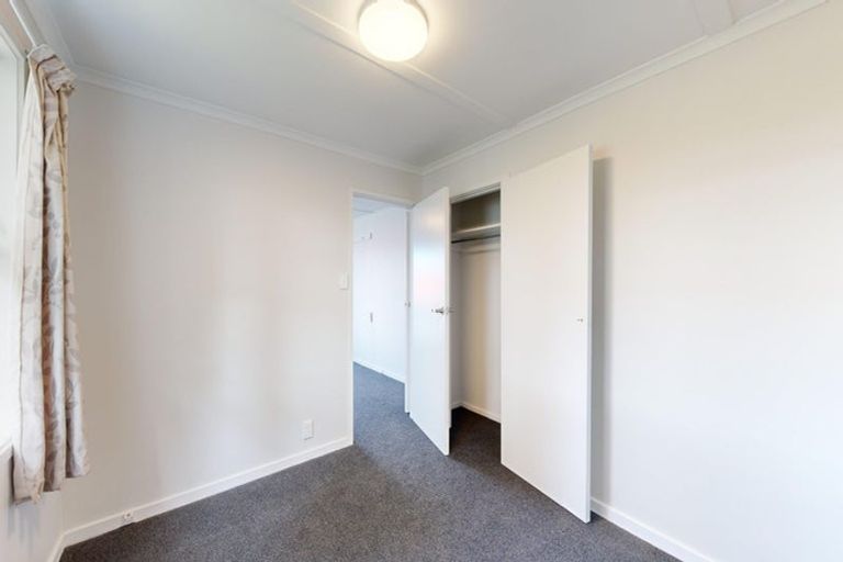 Photo of property in 21 Akaroa Drive, Maupuia, Wellington, 6022