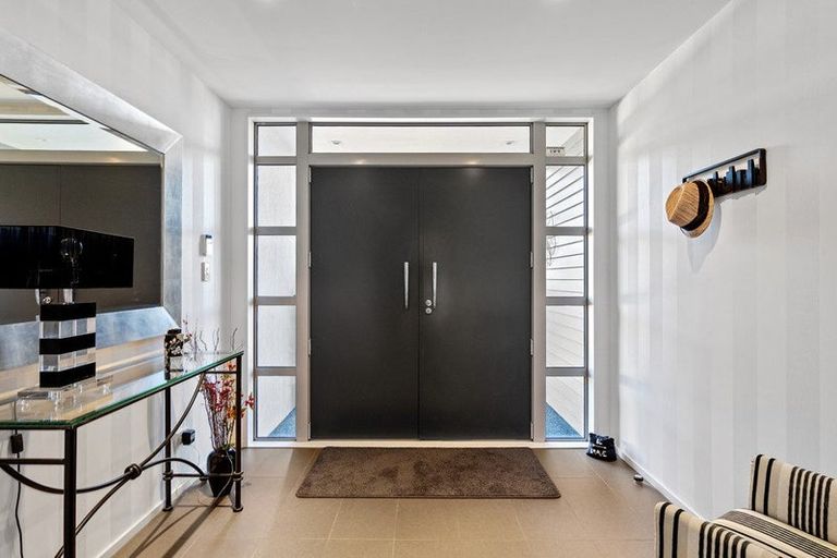 Photo of property in 241 Mount Pleasant Road, Mount Pleasant, Christchurch, 8081