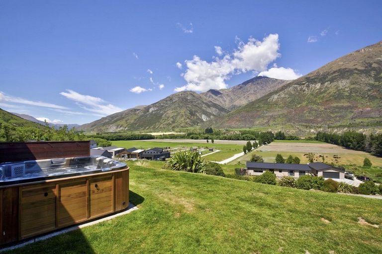 Photo of property in 44 Judge And Jury Drive, Lake Hayes, Queenstown, 9304