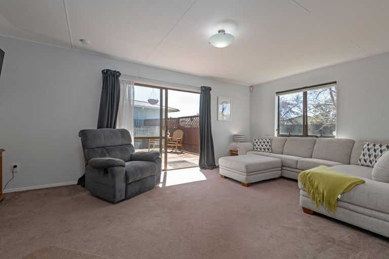 Photo of property in 28 Acacia Street, Kelvin Grove, Palmerston North, 4414