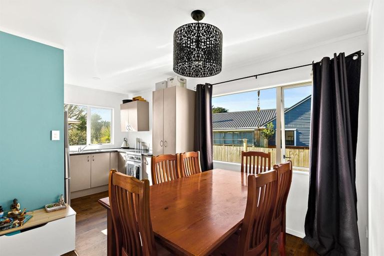 Photo of property in 49a Springs Road, Parakai, 0830