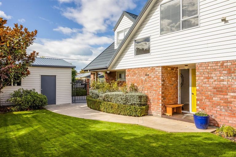 Photo of property in 51 Bryndwr Road, Bryndwr, Christchurch, 8052