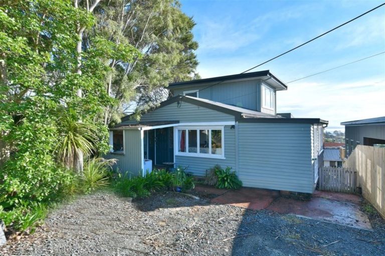 Photo of property in 47 Wade River Road, Stanmore Bay, Whangaparaoa, 0932