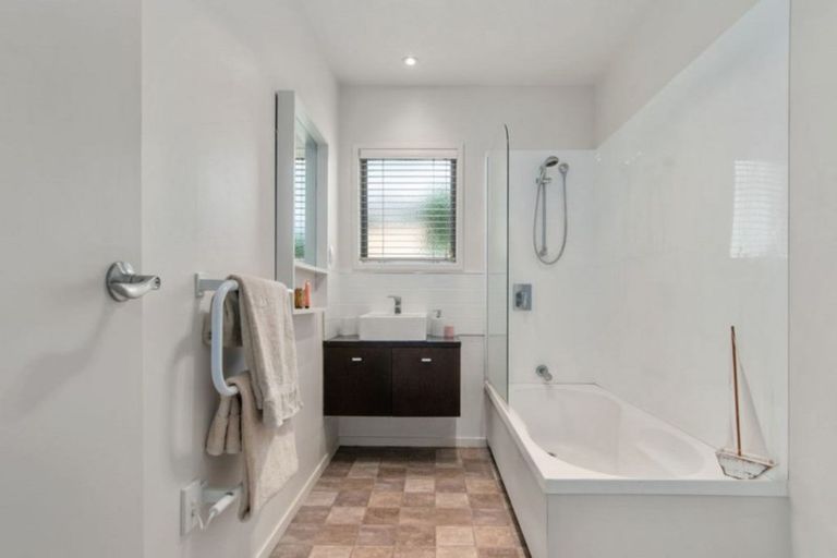 Photo of property in 8 Mckenna Lane, Omokoroa, 3114