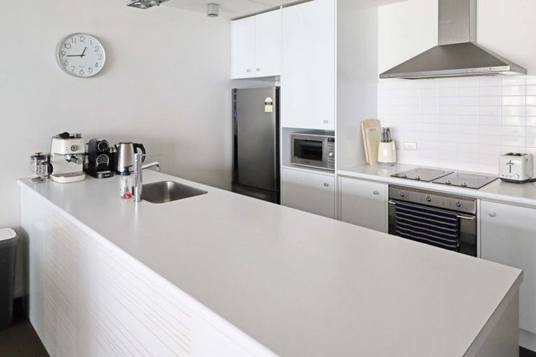 Photo of property in Montreaux Apartments, 4c/164 The Terrace, Wellington Central, Wellington, 6011