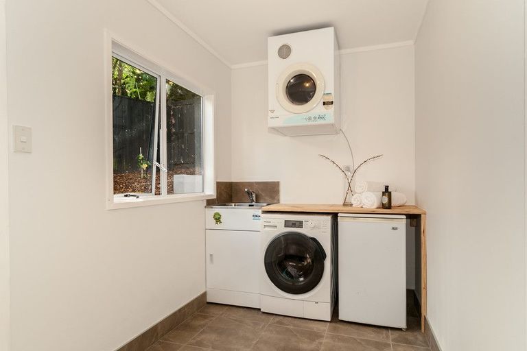 Photo of property in 24 Venus Place, Half Moon Bay, Auckland, 2012