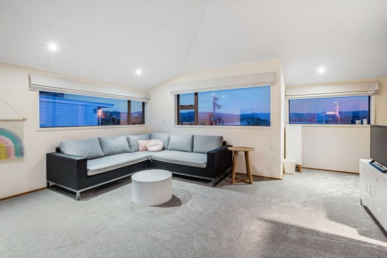 Photo of property in 45 Mana View Road, Paremata, Porirua, 5026