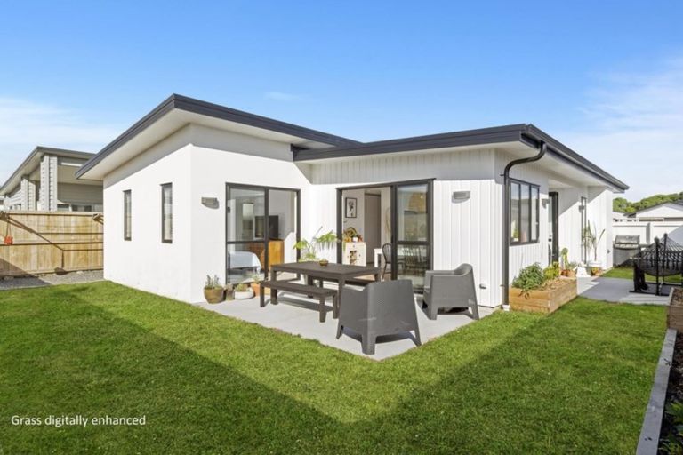Photo of property in 30 Awatira Drive, Papamoa Beach, Papamoa, 3118
