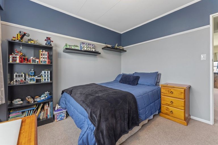 Photo of property in 26 Dunk Place, Milson, Palmerston North, 4414