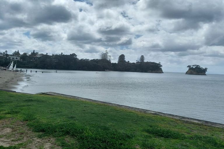 Photo of property in 2/918 Beach Road, Waiake, Auckland, 0630