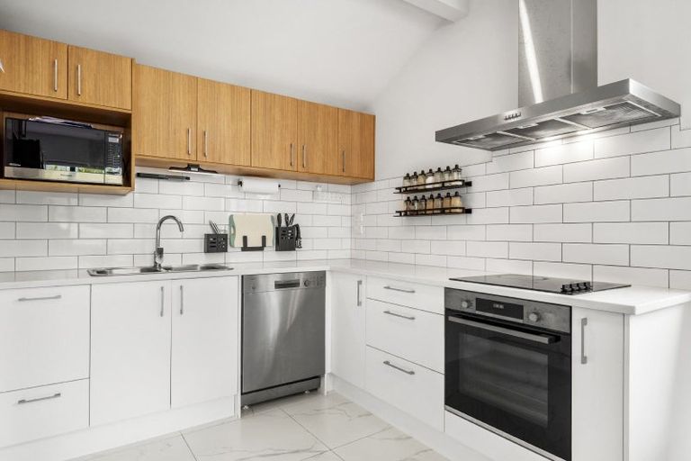 Photo of property in 13a Morton Avenue, Forrest Hill, Auckland, 0620