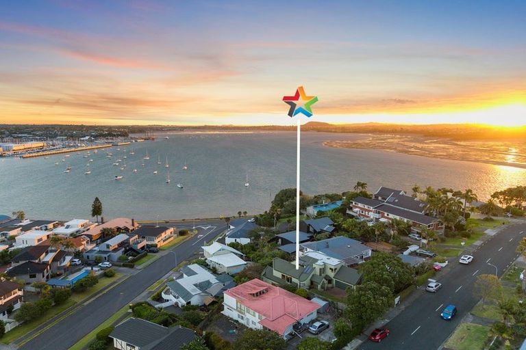 Photo of property in 25 Bucklands Beach Road, Bucklands Beach, Auckland, 2012