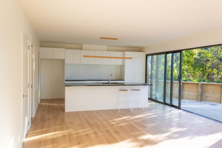 Photo of property in 4 Black Rock Road, Newlands, Wellington, 6037