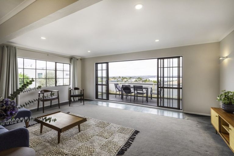 Photo of property in 15 Deanna Drive, West Harbour, Auckland, 0618