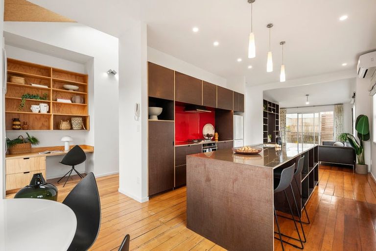 Photo of property in 2 Balmoral Terrace, Newtown, Wellington, 6021