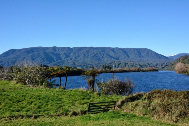 Photo of property in 68 Waverley Street, Karamea, 7893