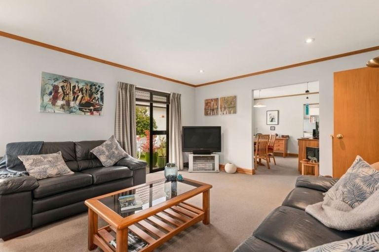 Photo of property in 2/4 Wai-iti Crescent, Woburn, Lower Hutt, 5010
