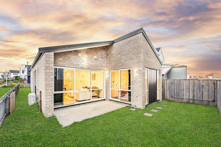 Photo of property in 20 Herekino Street, Westgate, Auckland, 0814