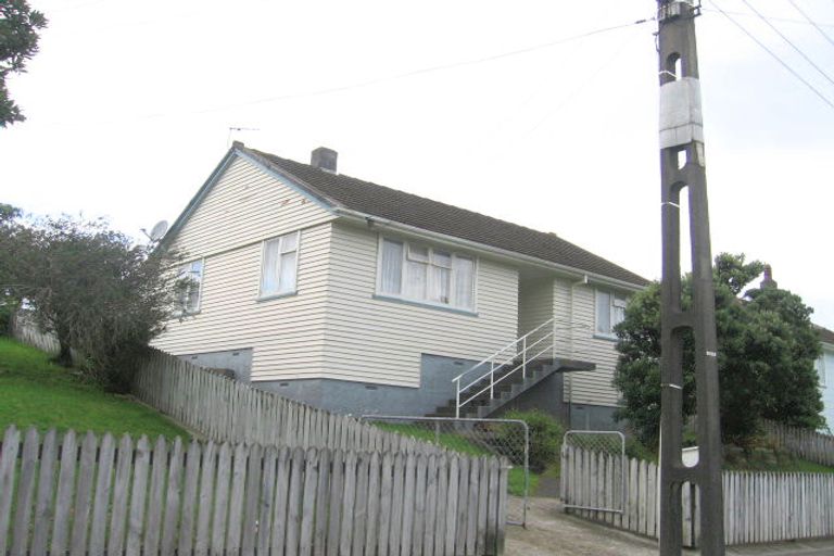 Photo of property in 19 Davidson Crescent, Tawa, Wellington, 5028