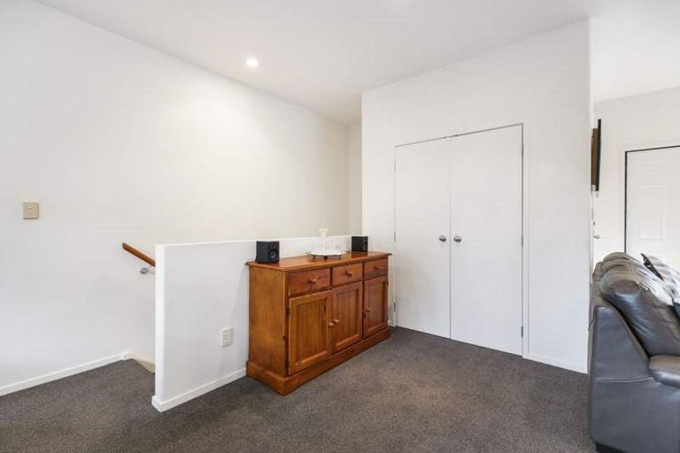 Photo of property in 10/69 Target Road, Totara Vale, Auckland, 0629