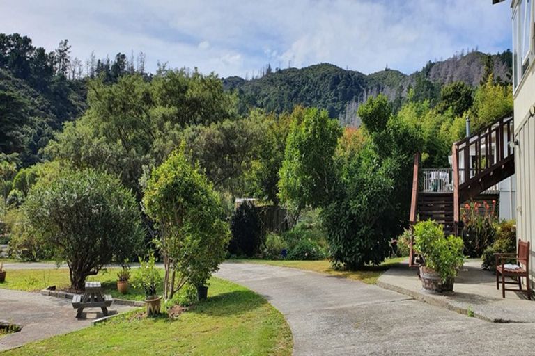 Photo of property in 58 Kamahi Street, Stokes Valley, Lower Hutt, 5019
