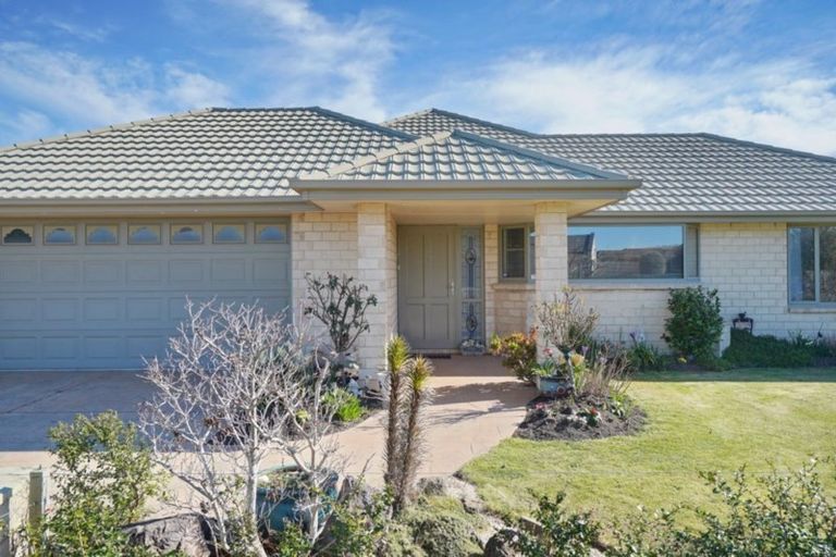 Photo of property in 13 Yellowlees Drive, Kaiapoi, 7630