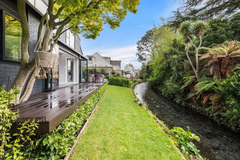 Photo of property in 2/17 Woodford Terrace, Ilam, Christchurch, 8053