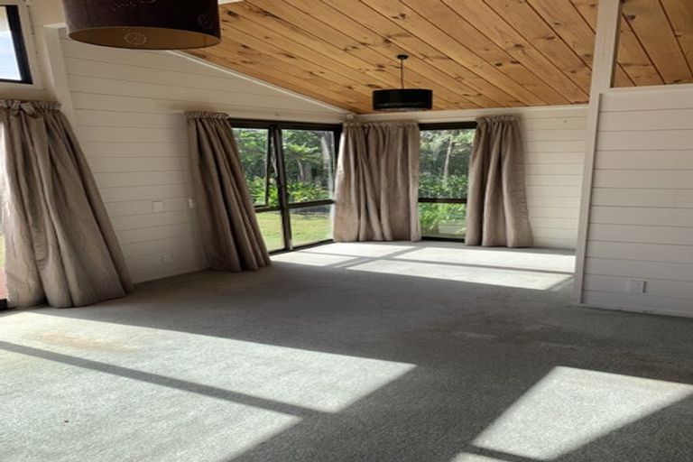 Photo of property in 10 Jane Street, Waikanae Beach, Waikanae, 5036