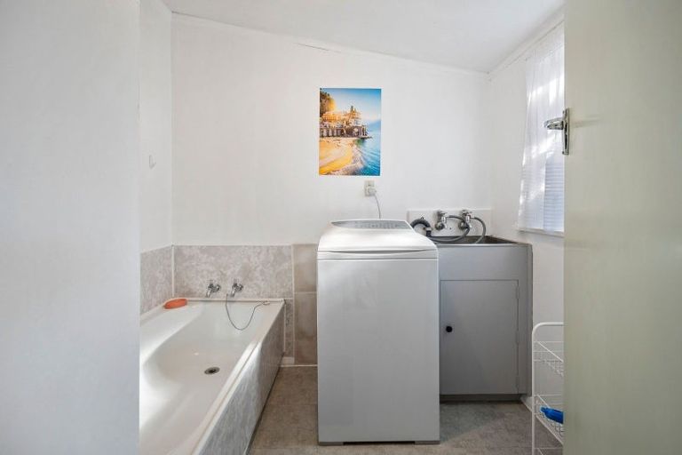 Photo of property in 27 Bond Street, Foxton Beach, Foxton, 4815