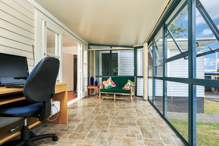 Photo of property in 4 Trinidad Road, Sunnynook, Auckland, 0620