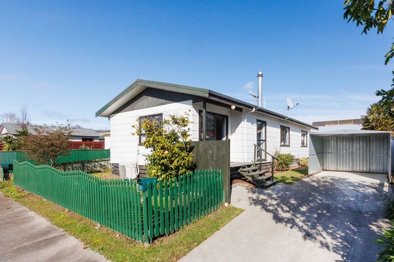 Photo of property in 4a Peter Hall Drive, Kelvin Grove, Palmerston North, 4414