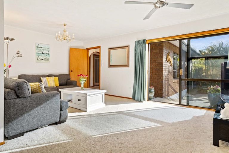 Photo of property in 12 Muscat Place, Henderson, Auckland, 0612