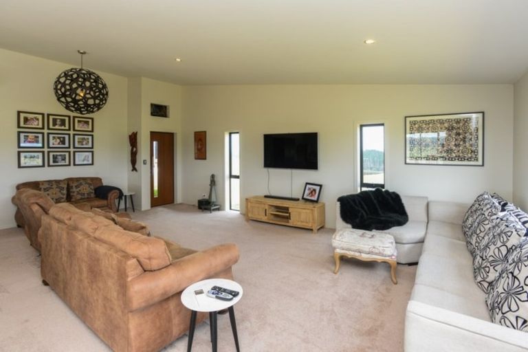 Photo of property in 71 Pirau Road, Fernhill, Napier, 4183
