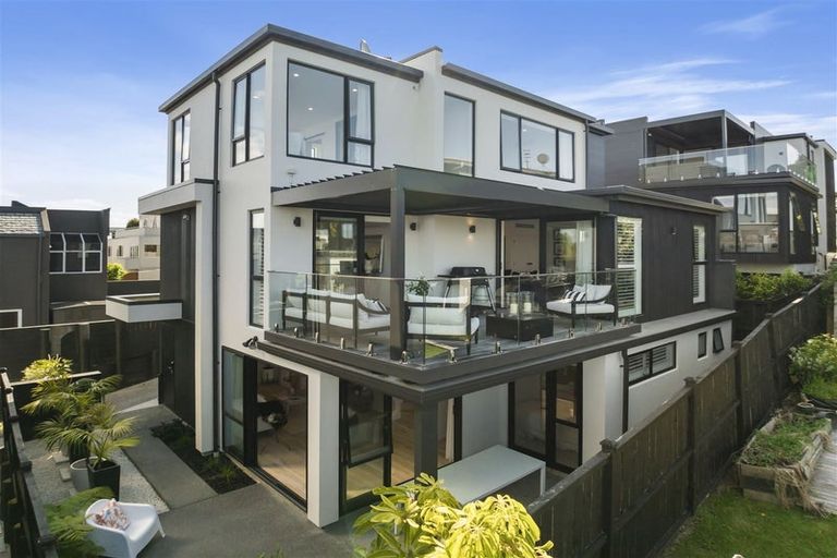 Photo of property in 18a Marama Street, Castor Bay, Auckland, 0620