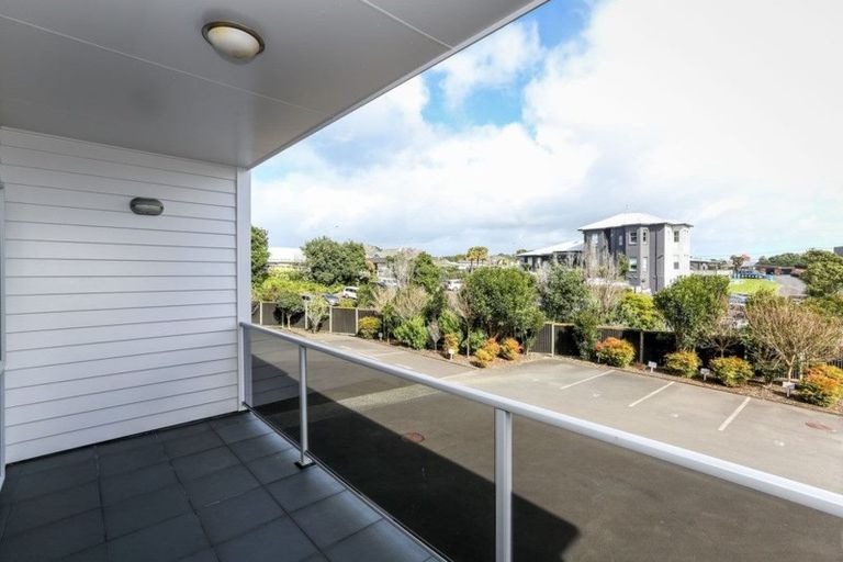 Photo of property in The Strand, 7/16 Ronald Street, Strandon, New Plymouth, 4312