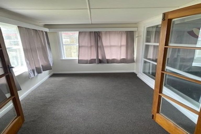 Photo of property in 5 Oxford Street, Tawa, Wellington, 5028