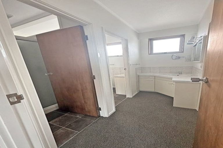 Photo of property in 2/270 Glenvar Road, Torbay, Auckland, 0630