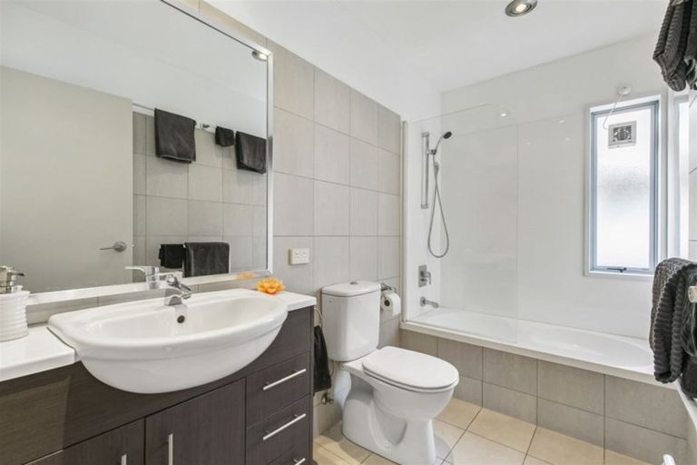 Photo of property in 45 San Valentino Drive, Henderson, Auckland, 0612