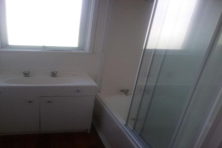 Photo of property in 31 Felgrove Street, Glendene, Auckland, 0602