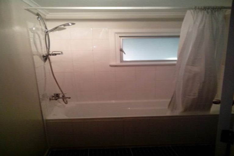 Photo of property in 76 Wade River Road, Stanmore Bay, Whangaparaoa, 0932