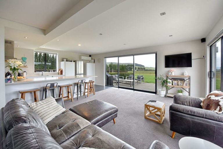 Photo of property in 92 Sinclair Road, Browns, Winton, 9782