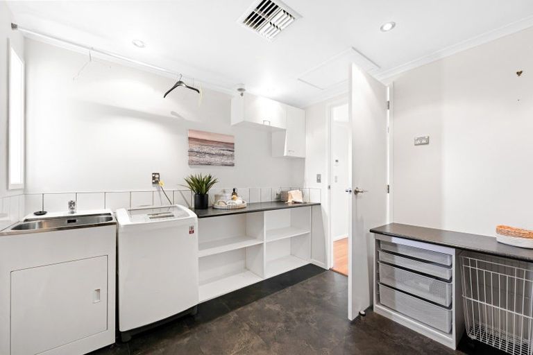 Photo of property in 16 Hampshire Court, Flagstaff, Hamilton, 3210