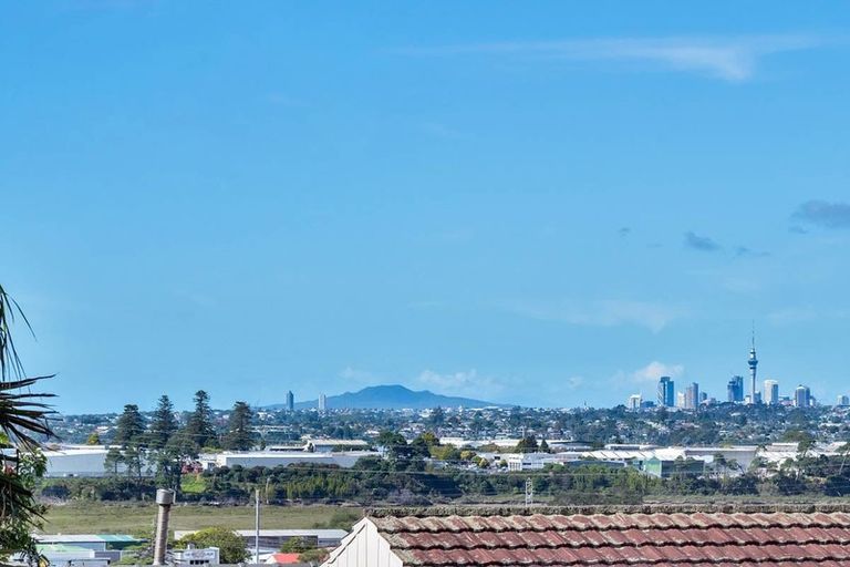 Photo of property in 116b Hepburn Road, Glendene, Auckland, 0602