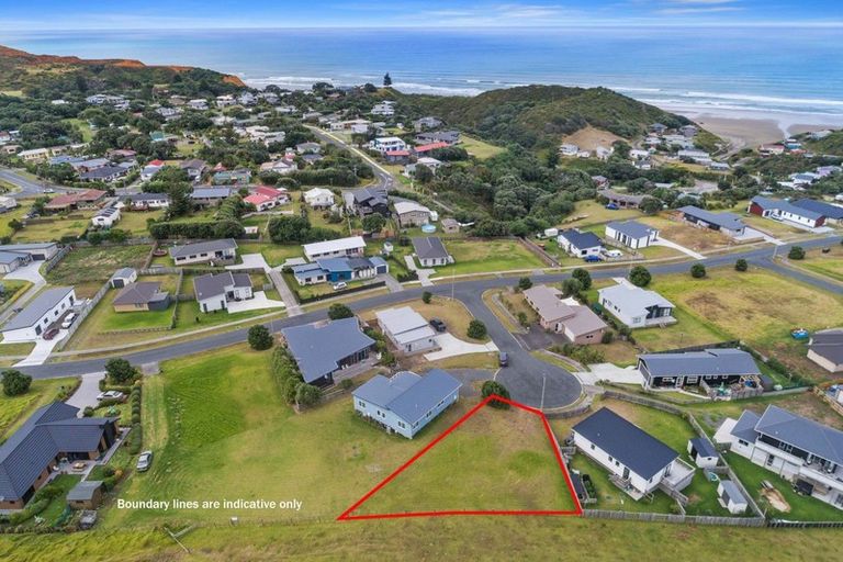 Photo of property in 6 Tua Tua Place, Baylys Beach, Dargaville, 0377
