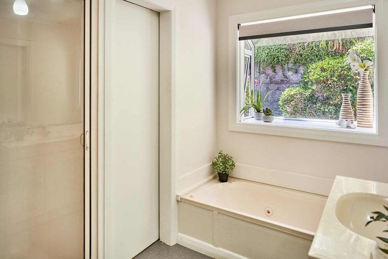 Photo of property in 32 Moana Road, Plimmerton, Porirua, 5026