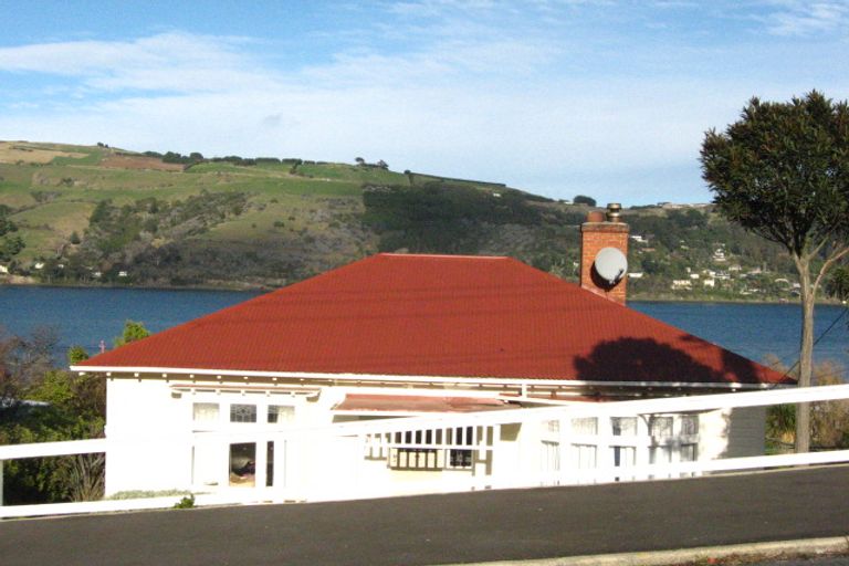 Photo of property in 13 Athol Place, Ravensbourne, Dunedin, 9022