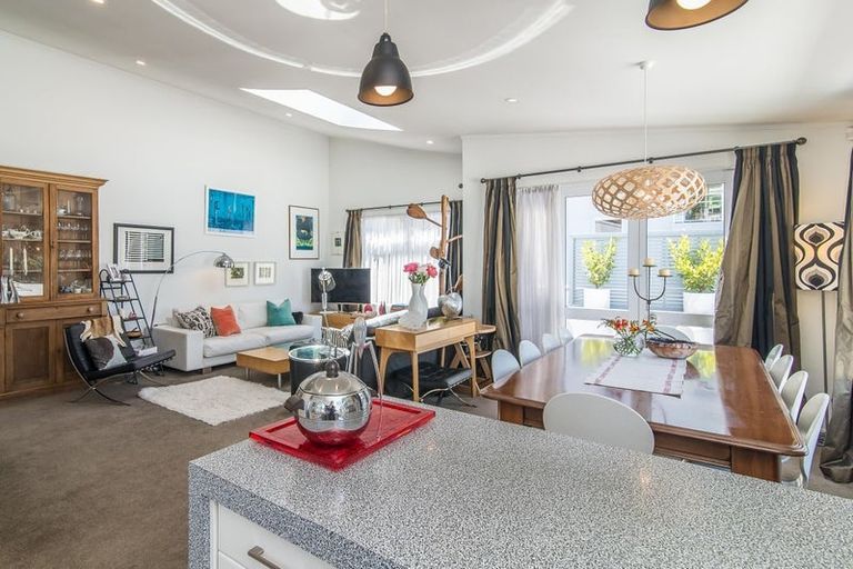 Photo of property in Fernhill Flats, 3/324 The Terrace, Te Aro, Wellington, 6011