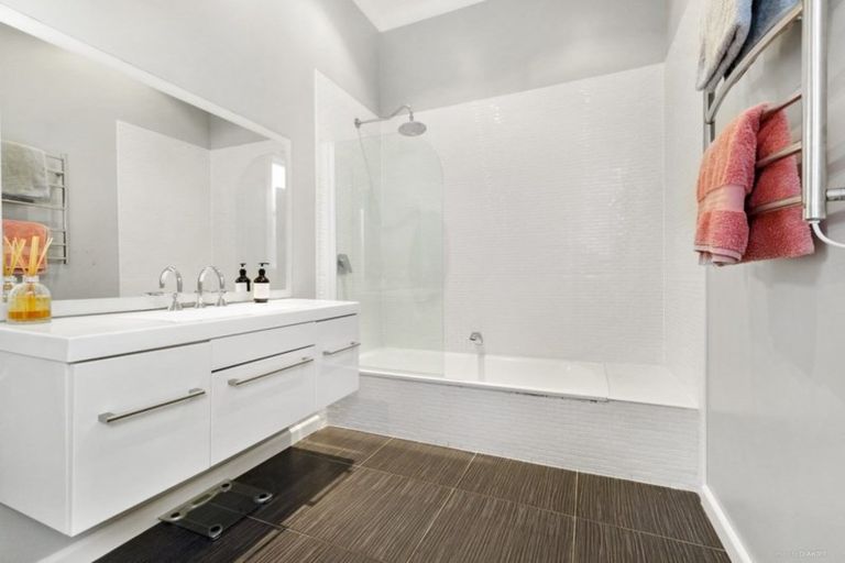 Photo of property in 99a Freyberg Street, Lyall Bay, Wellington, 6022