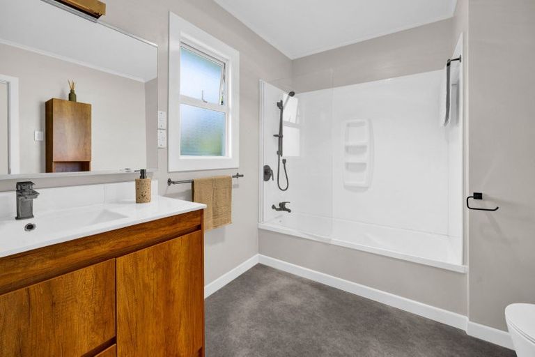 Photo of property in 1354 Devon Road, Brixton, Waitara, 4382